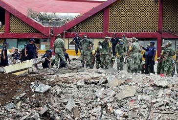 Après le séisme qui a fait 96 morts, les recherches s’arrêtent ! (Video)