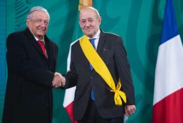 France-Mexique / Jean-Yves Le Drian reçoit «l’Aguila Azteca» des mains du président Amlo ! (Video)