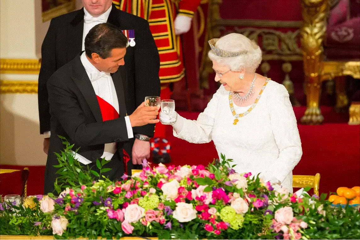 De nos archives – C’est avec faste et apparat que la reine Elizabeth II a reçu le président du Mexique!