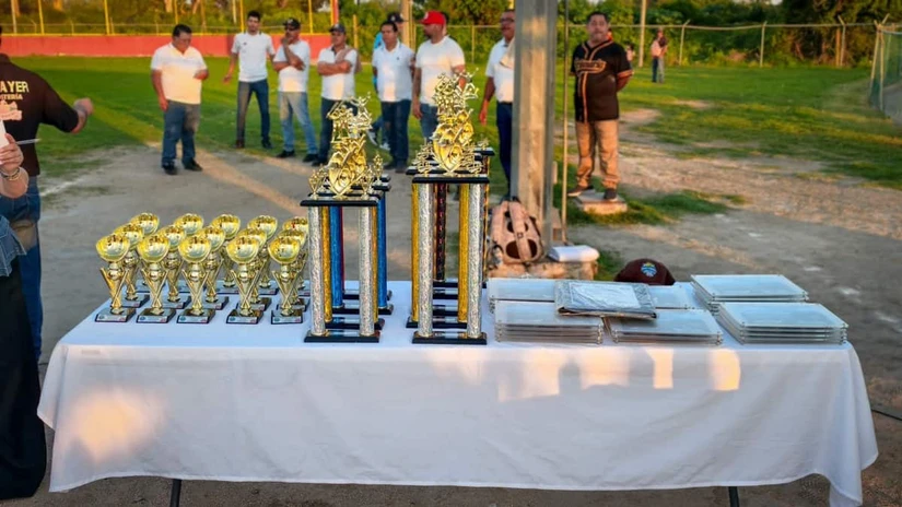 Previo a la premiación e inauguración del nuevo torneo
