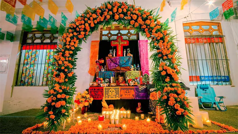 Conoce los elementos de un altar y prepárate para este Día de Muertos. Foto: cortesía.