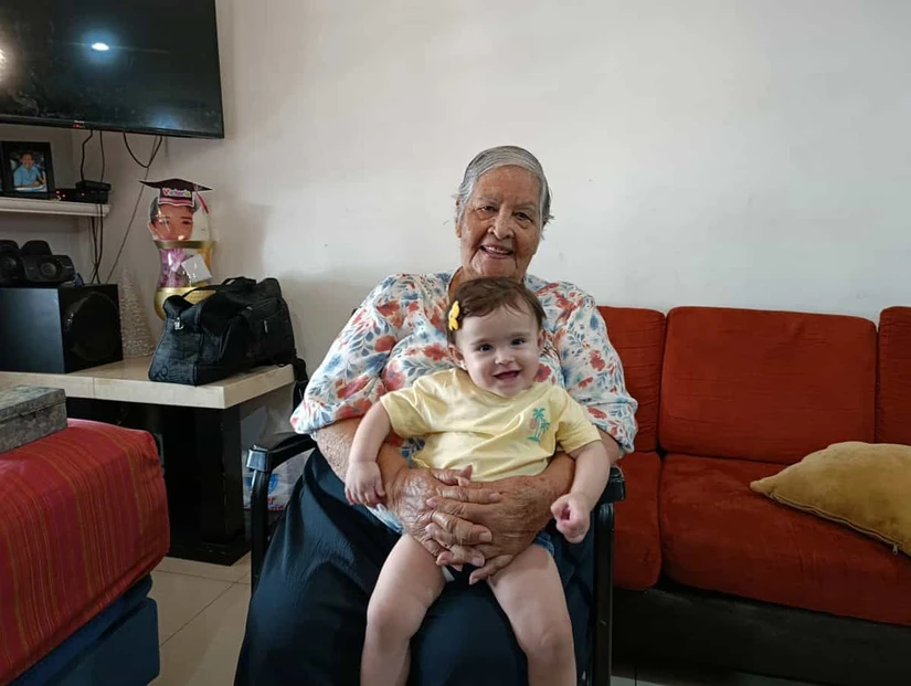 Orgullosamente dice que ya se convirtió en bisabuela y espera que la familia siga creciendo