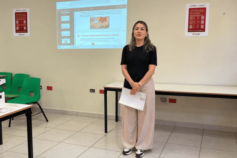La directora de Turismo municipal, Zaira Valverde, agradeció a los participantes por su asistencia y destacó la importancia de aprovechar los conocimientos adquiridos durante el curso de primeros auxilios.