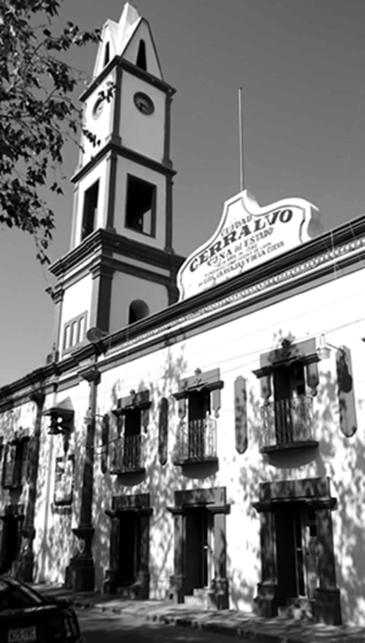 Don Roberto González Barrera descubrió el potencial de un molino de nixtamal seco y, junto con su padre, Don Roberto M. González Gutiérrez, impulsó una revolución tecnológica en la industria de la tortilla. Su innovación transformó la manera tradicional de elaborar tortillas en México, dando origen a una gran industria.